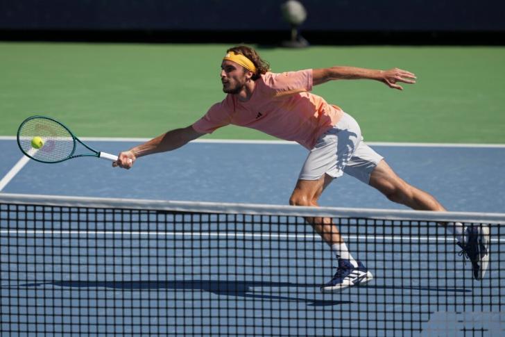 Tsitsipas stretch